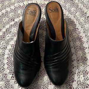 Brand New SOFTT Black leather 2.5” heeled mule / slip on. Size 10M